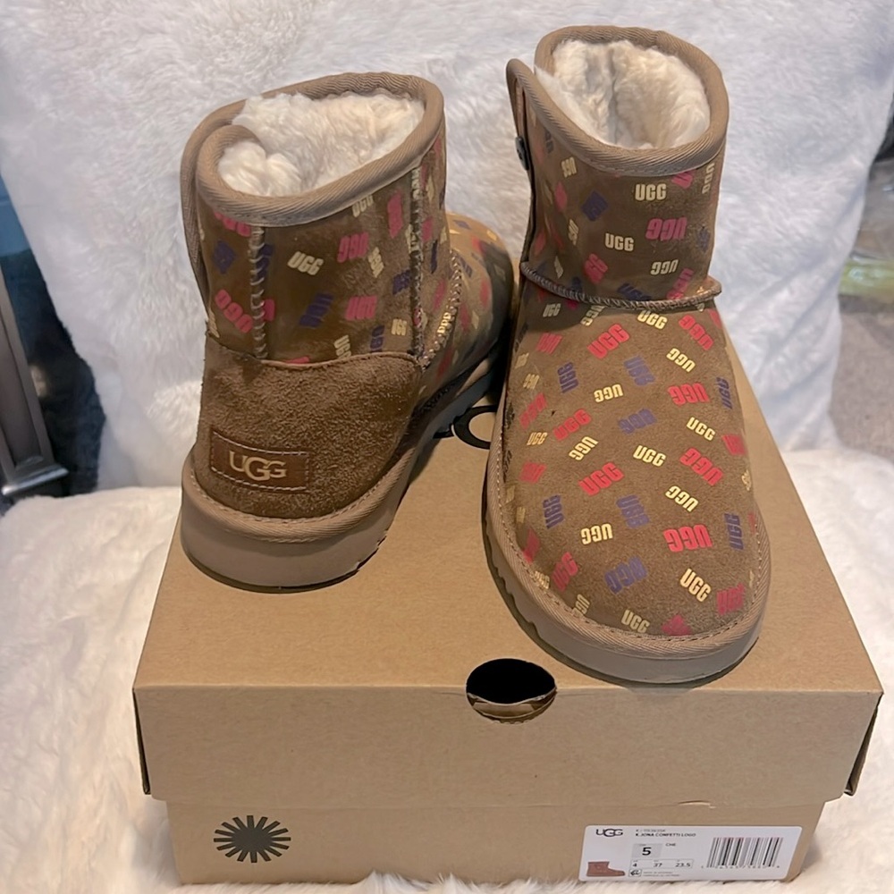 UGG JONA CONFETTI LOGO MINI BOOTS -CHESTNUT SUEDE -UGGPURE LINED -BIG KIDS US 5